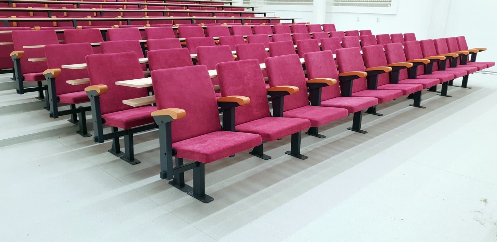 elegantne, funkcionalne i udobne fotelje za univeritete