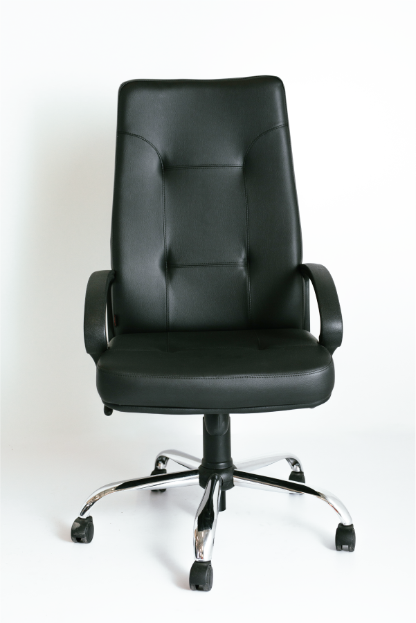 A 600 - luksuzna crna kožna fotelja za kancelariju 
