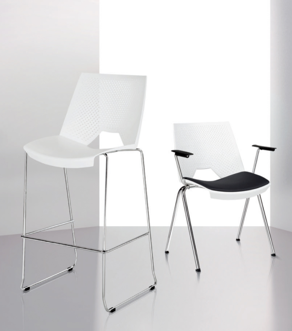Multifunkcionalna Strike stolica, može se izraditi kao barska ili kao trpezarijska stolica.