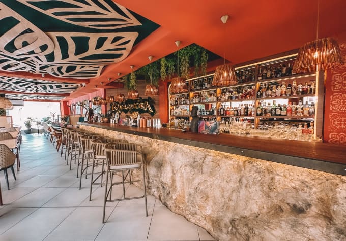 šank za kafić, bar ili restoran - nameštaj za kafiće i restorane po meri