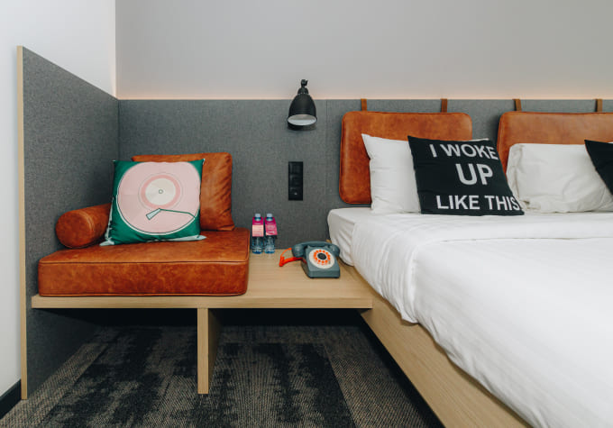 Noćni stočić za hotelske sobe