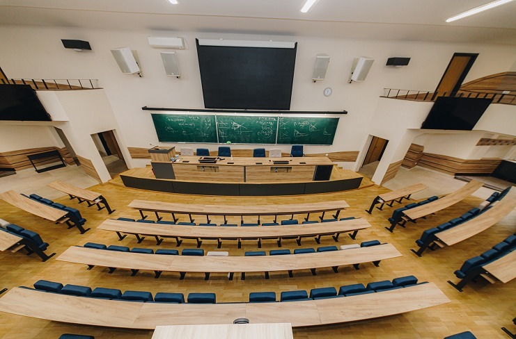 Opremanje univerziteta, amfiteatar