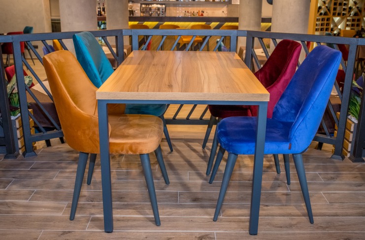 Stolice za restorane i kafice - Opremanje enterijera po meri​